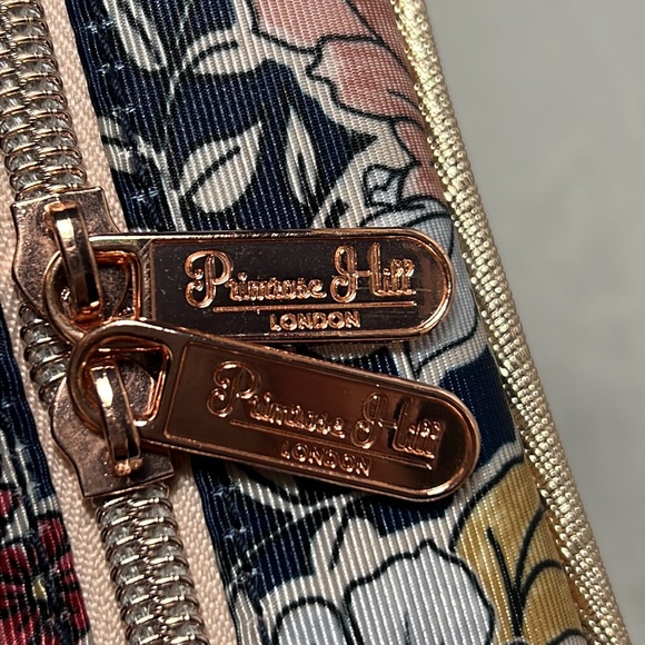 Primrose Hill London Floral Weekender Makeup Bag - Picture 7 of 9